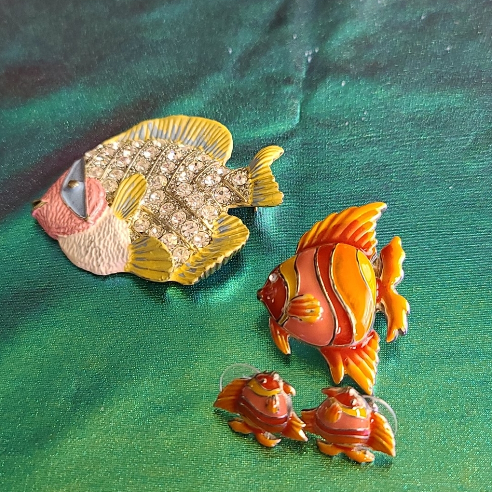 Lapel pins